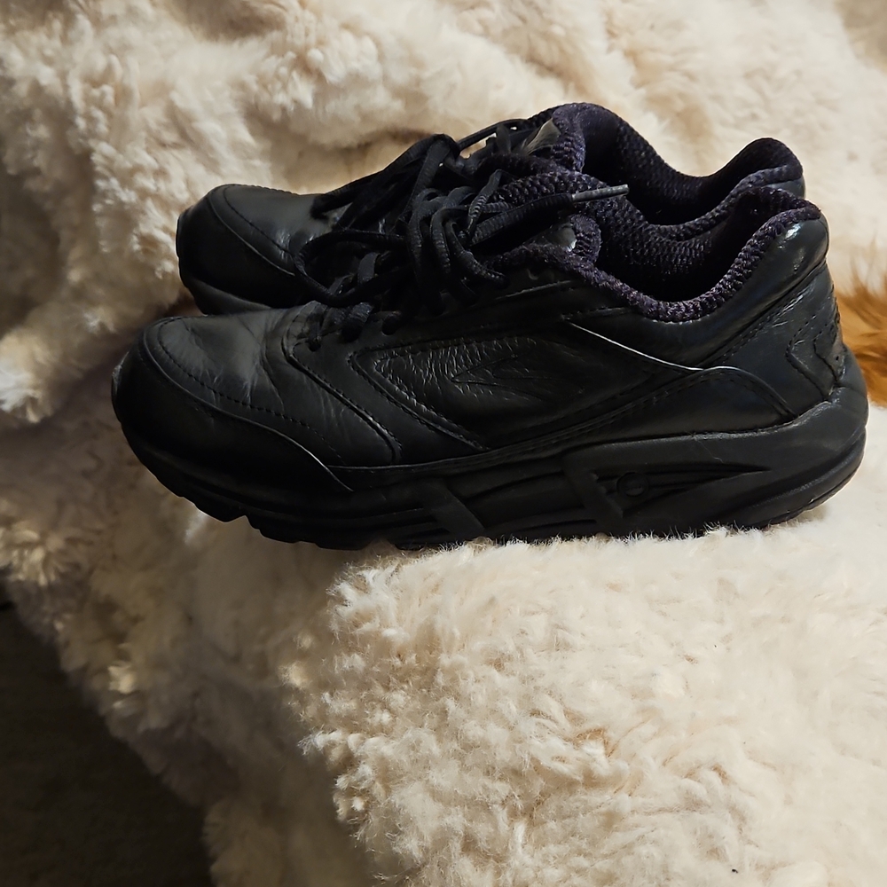Brooks Women's Addiction Walker 2 - Black Leather Walking Shoes - Size 8